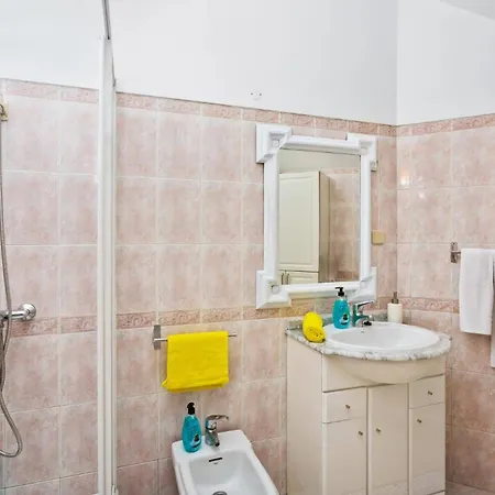 Leonor By * オーリョス・デ・アーグァ